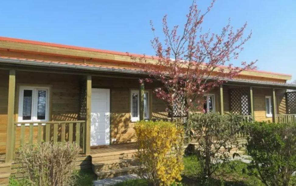 Hotel Domaine Des Epinettes Saint-Romain-de-Jalionas Esterno foto